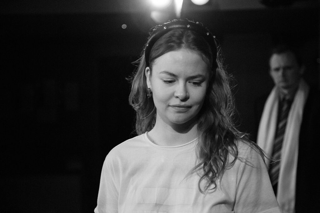 Teater on eluks vajalik harrastus. Pildil näitleja Roberta Vaino / Mélody May laulja / saatejuht / fotograaf Mari Rostfeldt