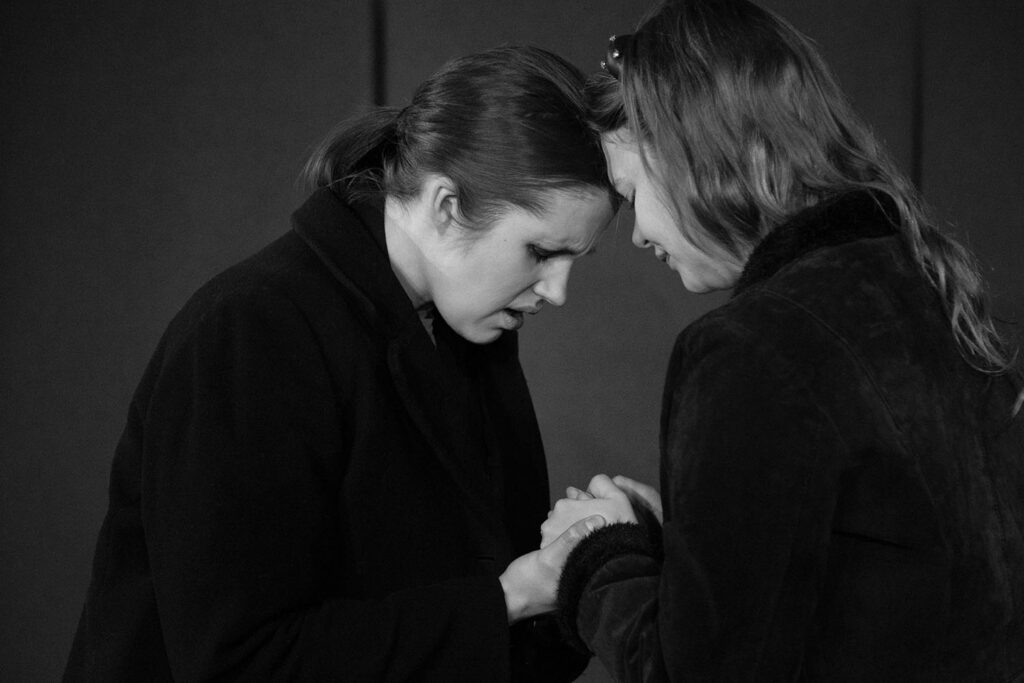 Teater on eluks vajalik harrastus. Pildil näitleja Roberta Vaino / Mélody May laulja / saatejuht / näitleja Helen Kask fotograaf Mari Rostfeldt