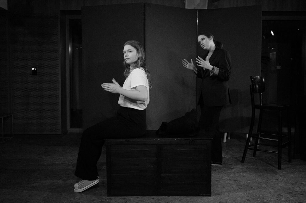 Teater on eluks vajalik harrastus. Pildil näitleja Roberta Vaino / Mélody May laulja / saatejuht / näitleja Helen Kask fotograaf Mari Rostfeldt